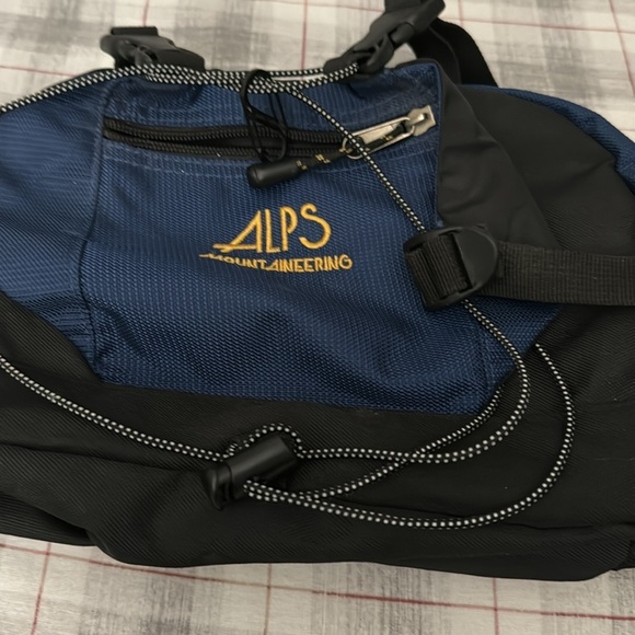 Alps Mountaineering Waist Pack Fanny Pack Hiking Outdoor Water bottle holders - Picture 2 of 5